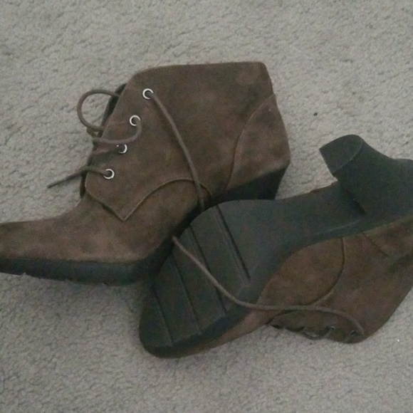 Boots - Picture 5 of 5